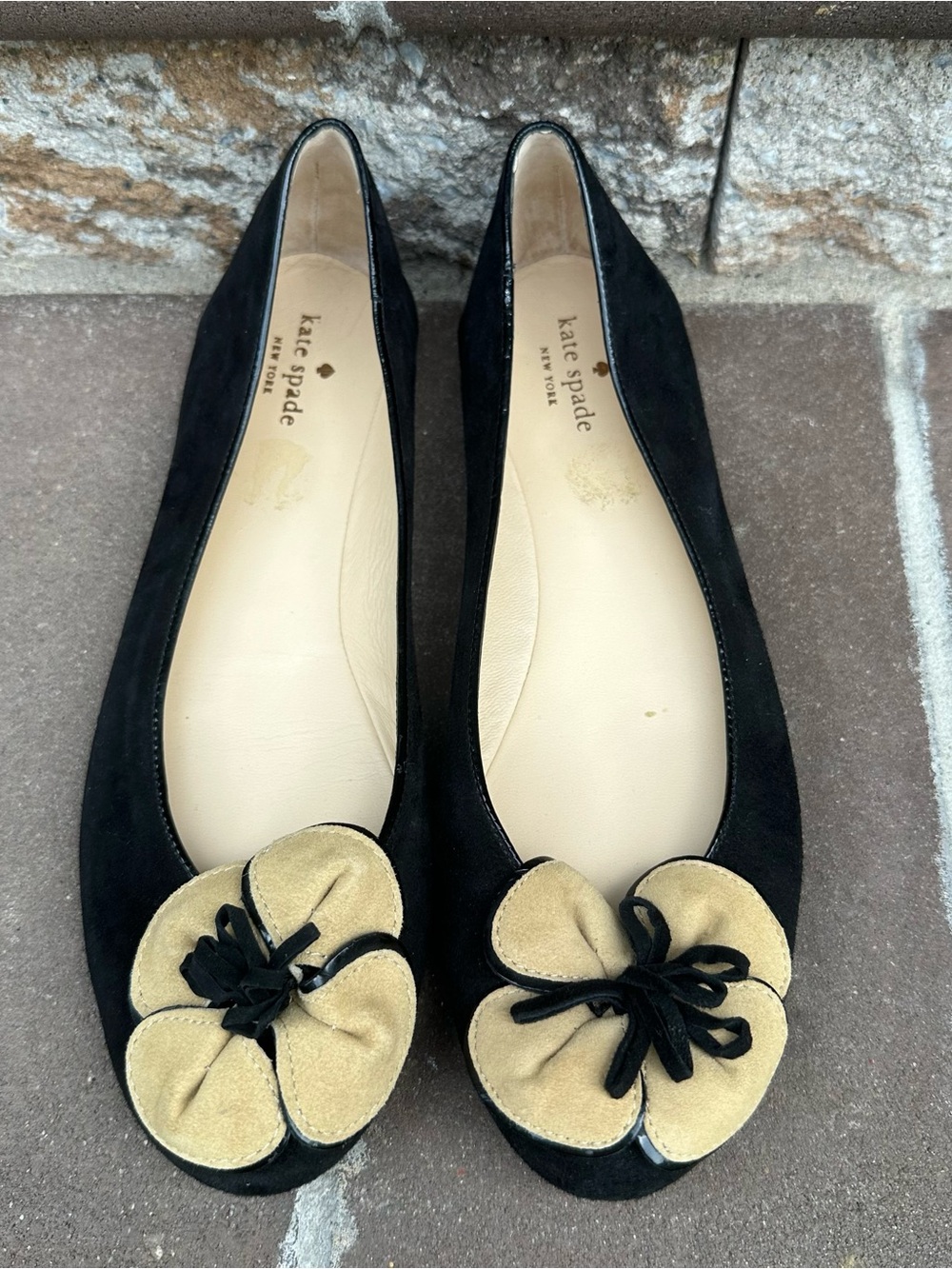 Kate Spade Black Suede Tan Floral Appliqué Slip On Ballet Flats Size 9.5 - Picture 3 of 8